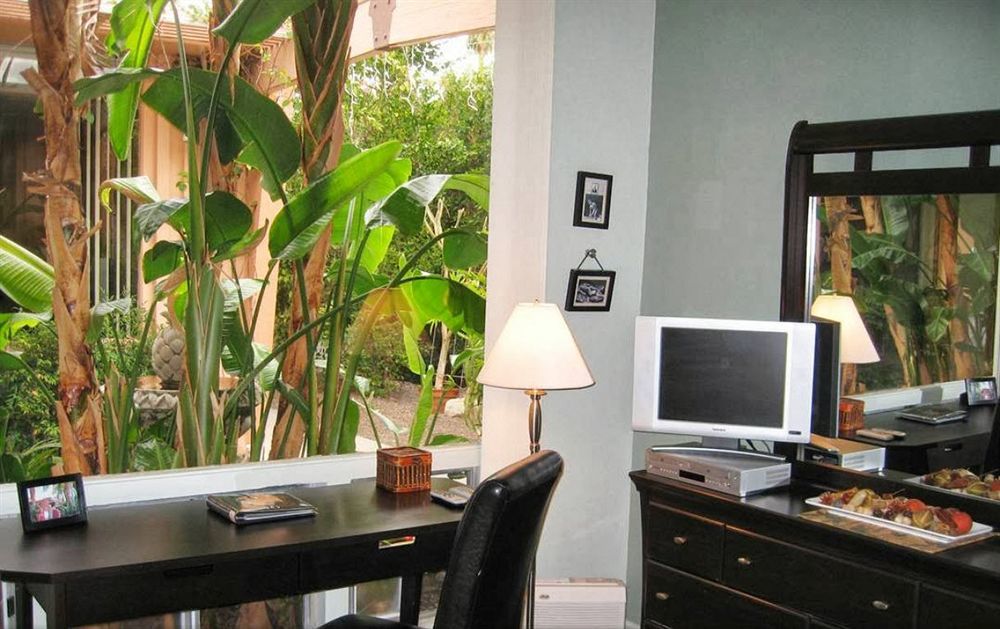Triangle Inn Clothing Optional Resort For Men Palm Springs Ngoại thất bức ảnh